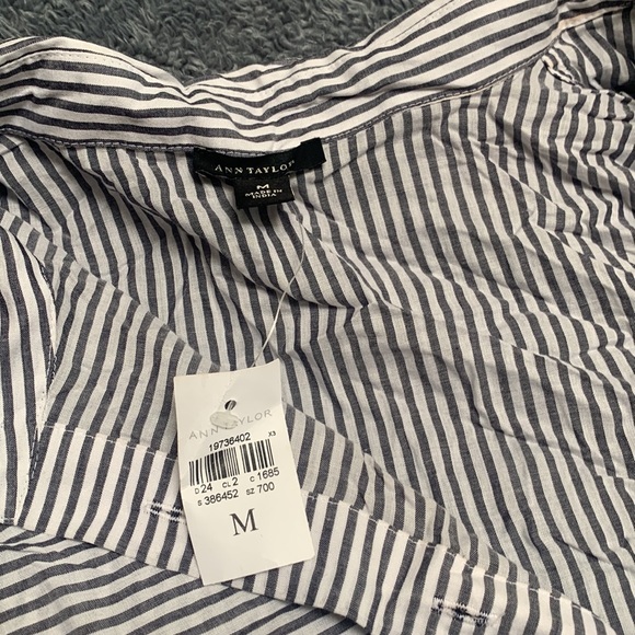 NWT Ann Taylor Button Down Shirt - Size M - Picture 3 of 3